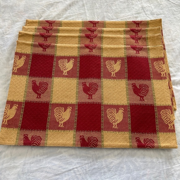 Pier 1 imports rooster placemats 19“ x 13”. Preowned. - Picture 2 of 4